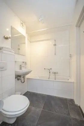 Tek Büyük Yataklı Oda (Small / Shower)