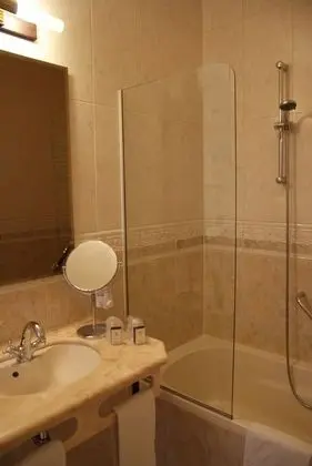 Comfort Tek Büyük Yataklı Oda (Small, with Shower)