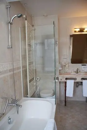 Deluxe Tek Büyük Yataklı Oda, Küvet