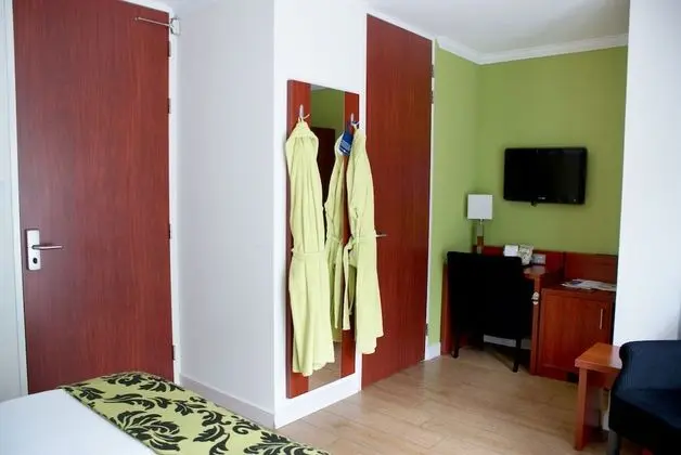 Comfort Tek Büyük Yataklı Oda