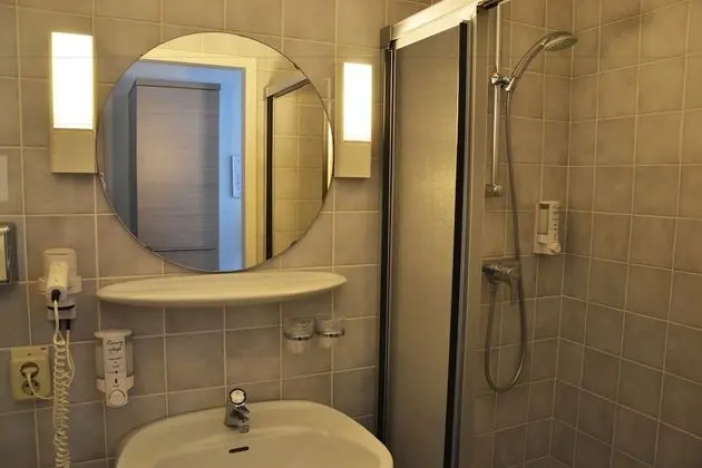 Comfort Tek Büyük Yataklı Oda (Small, with Shower)