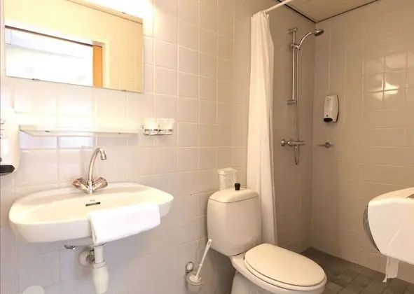 Tek Büyük Yataklı Oda (Small, with Shower)