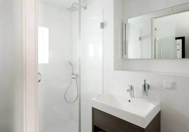 Comfort Tek Büyük Yataklı Oda, Göl Manzaralı (shower)