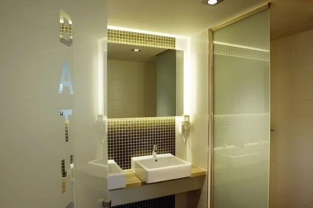Luxury Tek Büyük Yataklı Oda (with Shower)