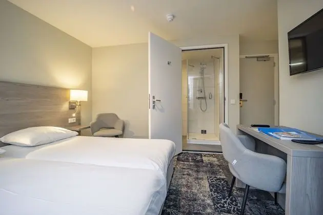 Comfort Tek Büyük Yataklı Oda (With Shower)