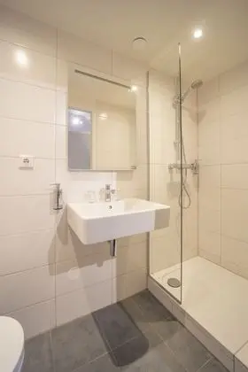 Comfort Tek Büyük Yataklı Oda (Small With Shower)
