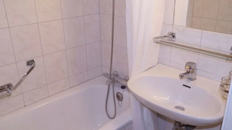 Comfort Tek Büyük Yataklı Oda