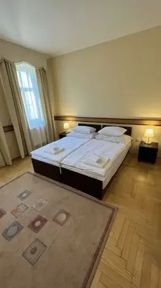 Junior Tek Büyük veya İki Ayrı Yataklı Oda