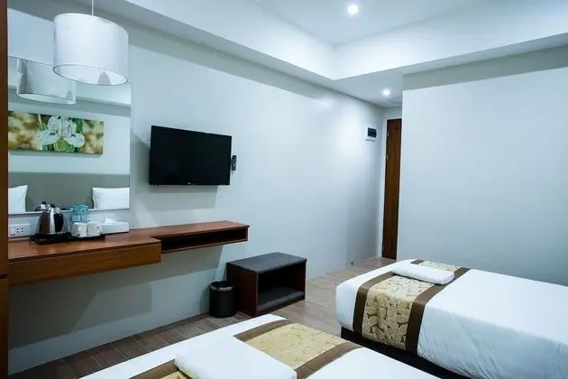 Deluxe Plus Twin Room, 2 Twin Beds, Accessible, Refrigerator