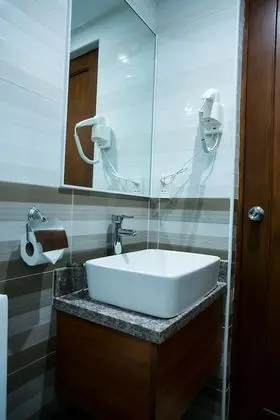 Deluxe Tek Büyük Yataklı Oda, 1 Çift Kişilik Yatak, Engellilere Uygun, Buzdolabı