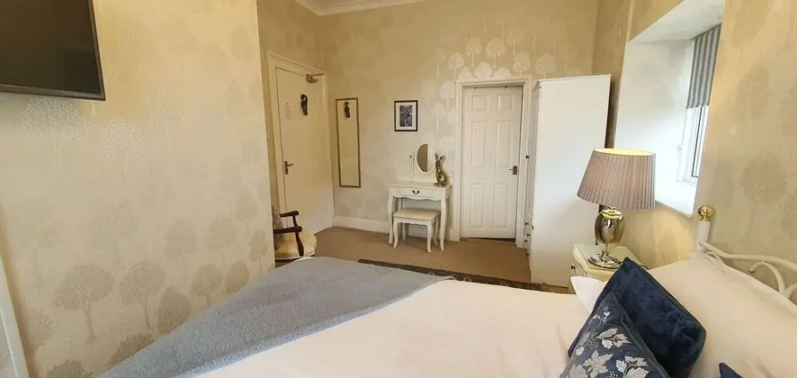 Tek Büyük veya İki Ayrı Yataklı Oda, 1 Yatak Odası