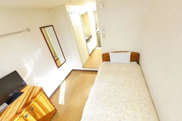 Tek Kişilik Oda, 1 Tek Kişilik Yatak, Sigara İçilebilir (with a laundry machine)