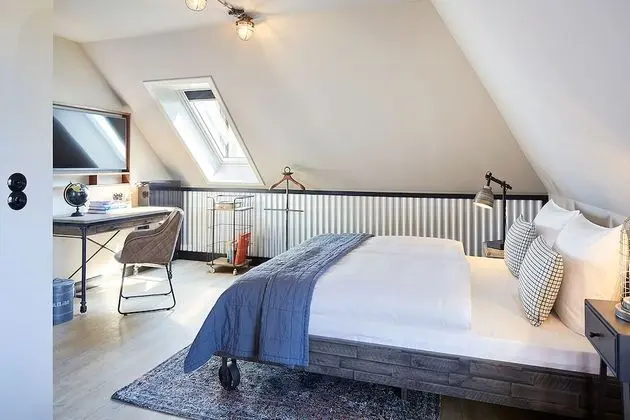 Economy Tek Büyük Yataklı Oda, Kısmi Deniz Manzaralı