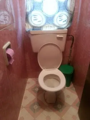 İki Ayrı Yataklı Oda, Ortak Banyo