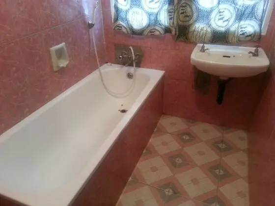Tek Büyük Yataklı Oda, Ortak Banyo