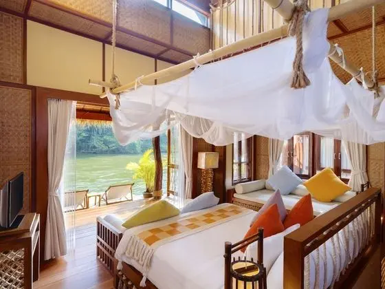 Villa (Floating with Breakfast)