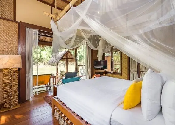 Villa (Floating with Dinner+ Breakfast )