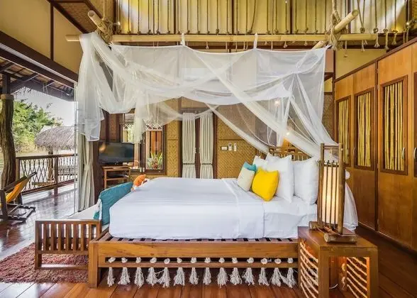 Villa (Floating with Dinner Breakfast Lunch)