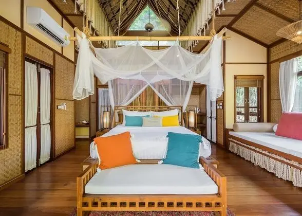 Villa (Floating with Dinner Breakfast Lunch)