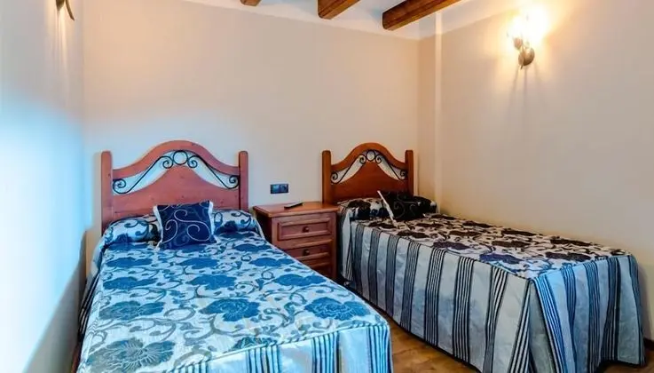 Tek Büyük Yataklı Oda (1 double or 2 single beds)
