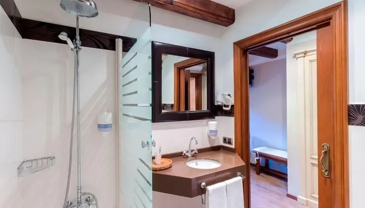 Tek Büyük Yataklı Oda (1 double or 2 single beds)