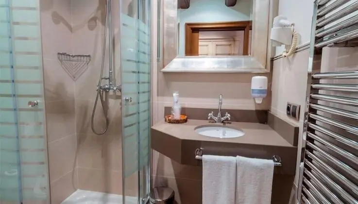 Tek Büyük Yataklı Oda (1 double or 2 single beds)