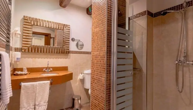 Tek Büyük Yataklı Oda (1 double or 2 single beds)