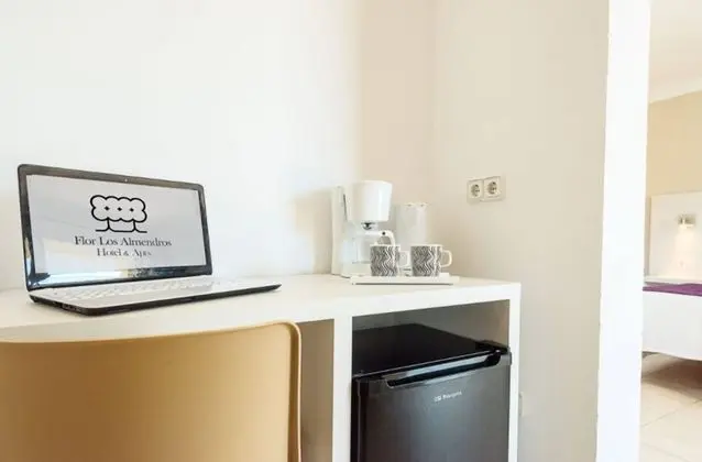 Premium Tek Büyük Yataklı Oda, Balkon, Deniz Manzaralı