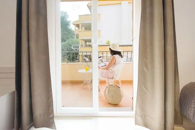 Tek Büyük Yataklı Oda, Balkon