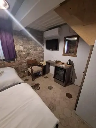 Taş Ev Suit, Avlu Manzaralı, Balkonsuz