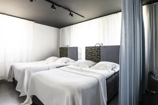 XL Twin - One room suite, 1-4 people