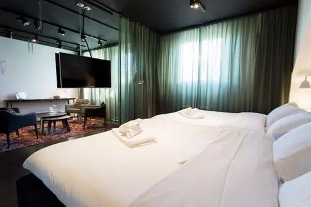 XL Twin - One room suite, 1-4 people