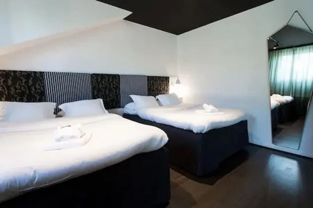 XL Twin - One room suite, 1-4 people