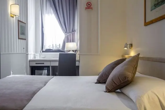 Büyük Yataklı Tek Kişilik Oda