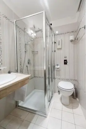 Büyük Yataklı Tek Kişilik Oda