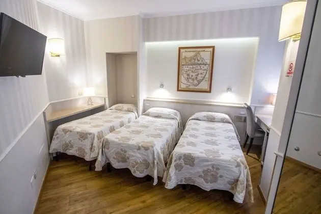 Üç Kişilik Oda