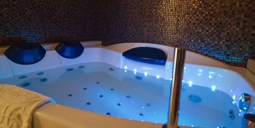 Junior Süit (con vasca idromassaggio)