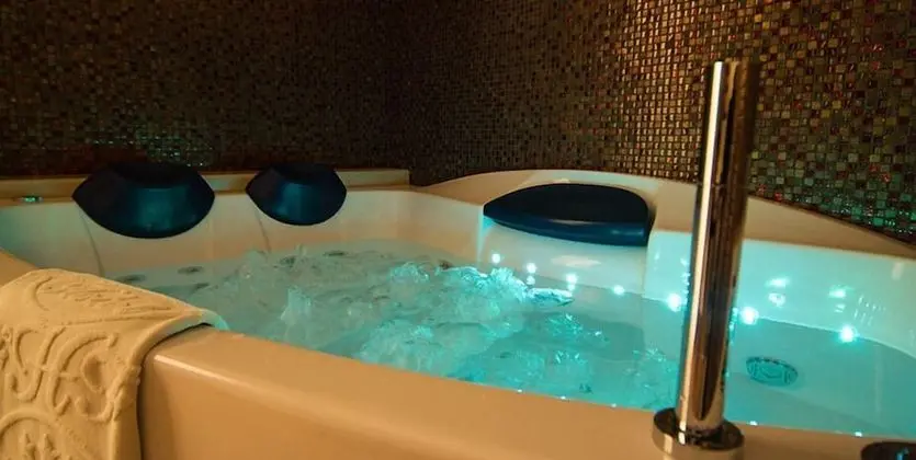 Junior Süit (con vasca idromassaggio)