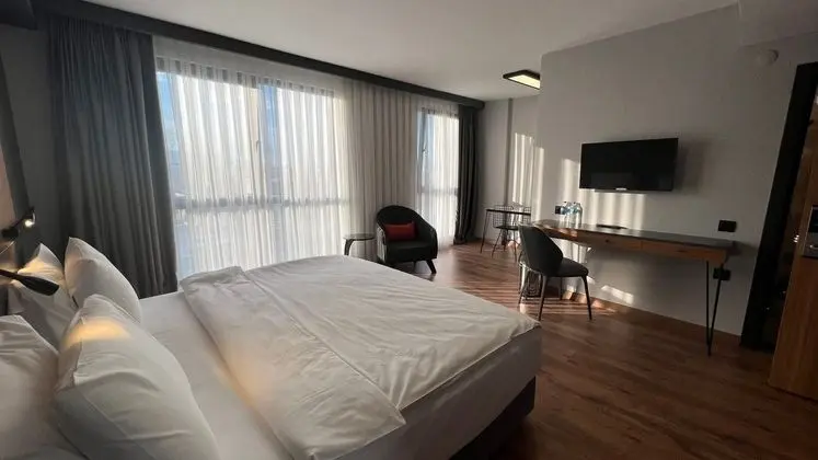 Apart Deluxe