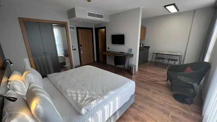 Apart Deluxe