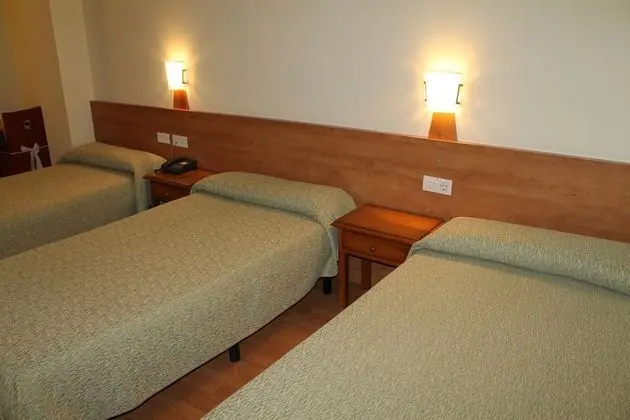 Üç Kişilik Oda