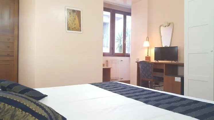 Büyük Yataklı Tek Kişilik Oda