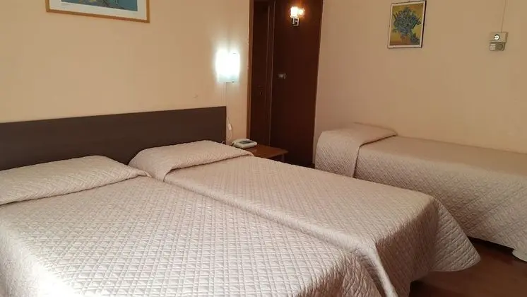 Üç Kişilik Oda