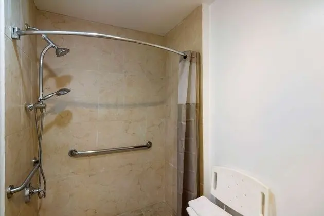 Engellilere uygun banyo