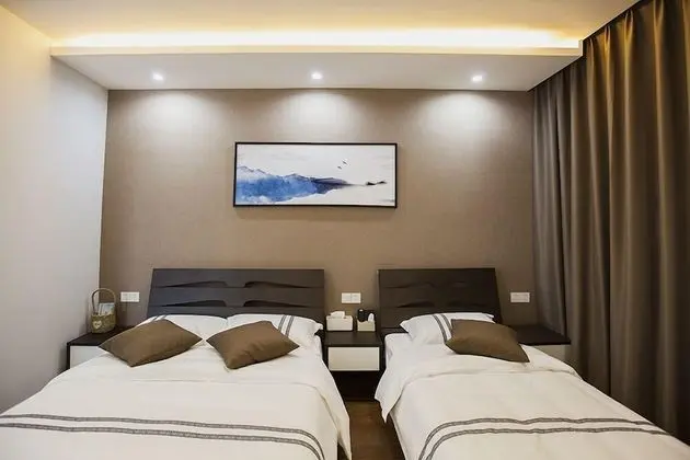 Büyük Yataklı Tek Kişilik Oda