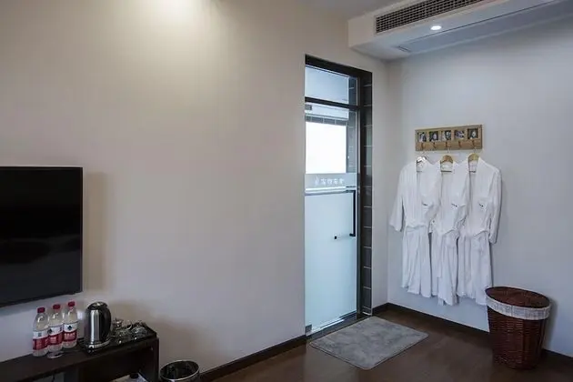 Büyük Yataklı Tek Kişilik Oda