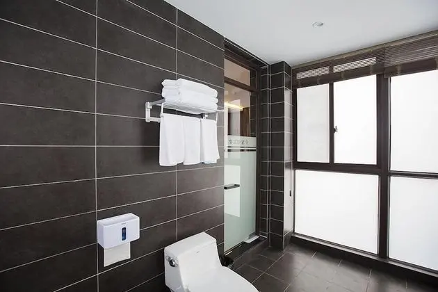 Büyük Yataklı Tek Kişilik Oda