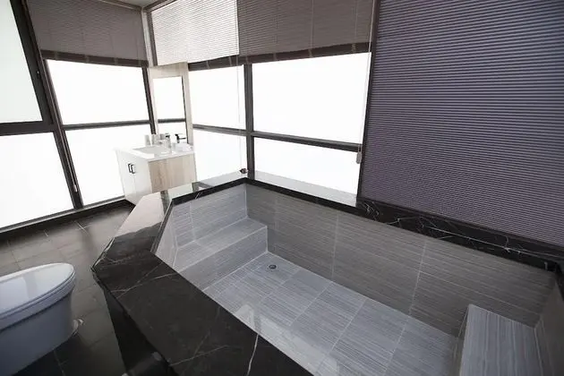 Büyük Yataklı Tek Kişilik Oda