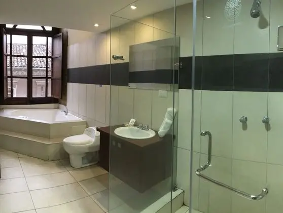Superior Tek Büyük Yataklı Oda, Jakuzi, Şehir Manzaralı