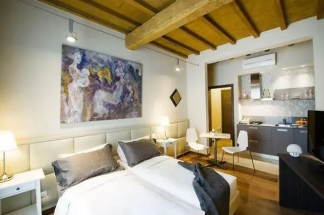 Luxury Stüdyo (Viola Fiorentino)